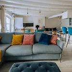 Superb For 4 Pantheon - Emily In Apartment